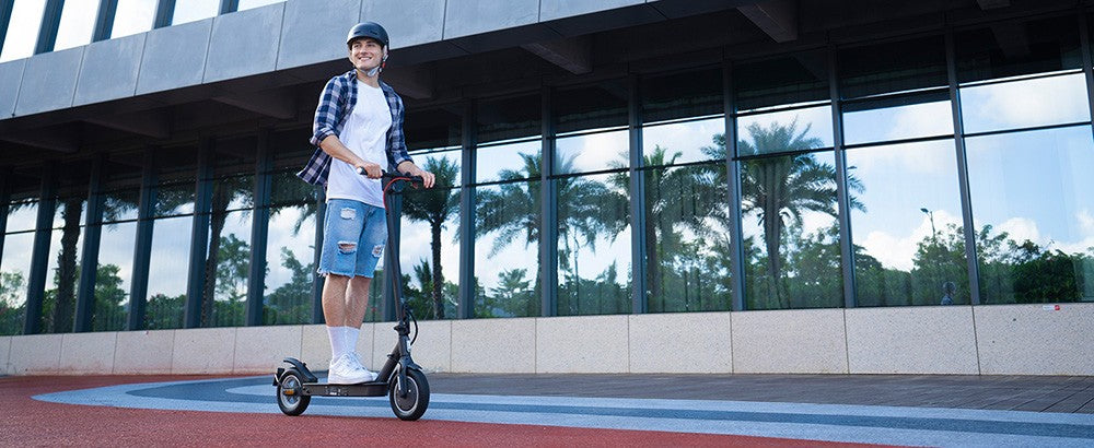 Elektrická koloběžka V30 Pro s pětikolovým pohonem, 10palcové pneumatiky s voštinovou úpravou, přední motor 350 W (MAX. 520 W), maximální rychlost 18 mph, baterie 36 V 7,5 Ah