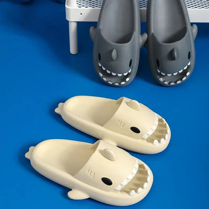 Roztomilé žraločí pantofle Platforma Ženy Muži Vnitřní koupelna Cloud Slides Páry Léto Měkké Eva Dámské Mužské Plážové žabky
