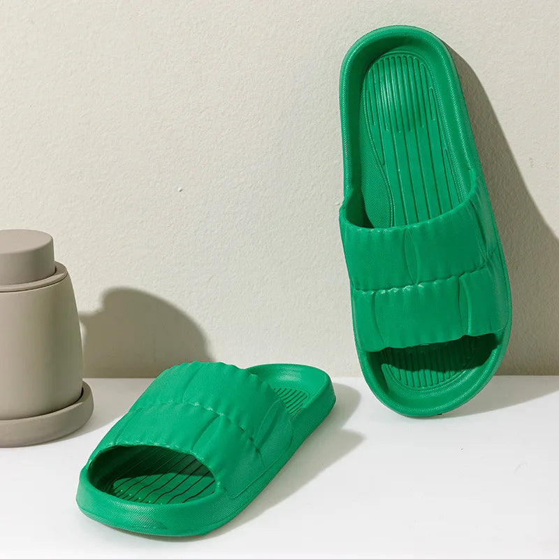 2024 Muži Ženy Měkká podrážka Cloud Pantofle Silná platforma Vnitřní Venkovní plážové sandály Letní EVA Žabky proti skluzu