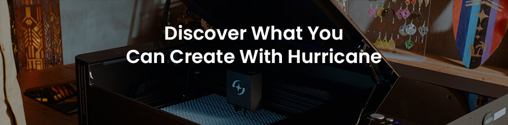 Laserová gravírka ATOMSTACK Hurricane CO2 třídy 1, výkon 55 W, přesnost 0,01 mm, rychlost gravírování 600 mm/s, 500*300 mm, viditelný červený indikátor, 5MP kamera, automatický hasicí přístroj, systém odvodu kouře