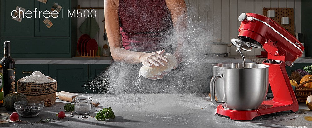 Kuchyňský stolní robot Chefree M500, nerezová mísa o objemu 7 l, 10 rychlostních stupňů, 3 míchací nástavce, výkon 1800 W, červený