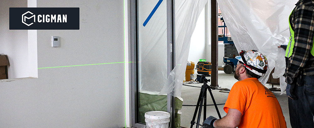 CIGMAN CM-801 3x360° samonivelační laserový nivelační systém, 3D zelený kříž, IP54, s duálními dobíjecími bateriemi, dálkovým ovladačem a magnetickým držákem ve tvaru L