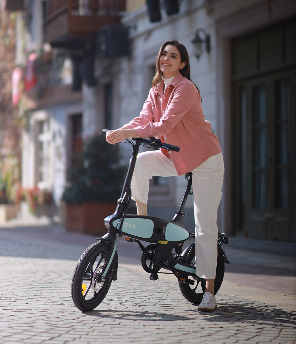 Elektrokolo DYU C2, motor 250 W, baterie 48 V 7,5 Ah, pneumatiky 16 x 2,5 palce, maximální rychlost 25 km/h, dojezd 40 km, dvojité kotoučové brzdy, LED displej