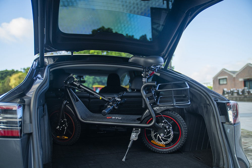 Skládací elektrická koloběžka DYU C4, motor 250 W, baterie 36 V 10 Ah, 14palcové pneumatiky, maximální rychlost 25 km/h, dojezd 42 km, přední a zadní kotoučové brzdy