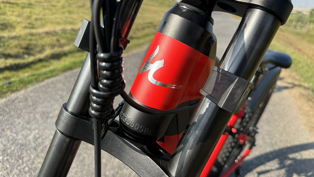 Elektrokolo Halo Knight H03, motor 1000 W, baterie 48 V 19,2 Ah, pneumatiky 27,5*3,0 palce, maximální rychlost 50 km/h, maximální dojezd 90 km, hydraulické brzdy, řazení Shimano 7 rychlostí - červené