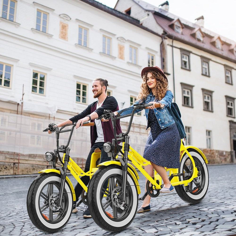 Elektrokolo Hidoes C8, motor 700 W, baterie 48 V 17 Ah, tlusté pneumatiky 20 x 4,0 palce, maximální rychlost 40 km/h, dojezd 55 km, přední a zadní kotoučové brzdy, hydraulické tlumení, řazení Shimano 7 rychlostí