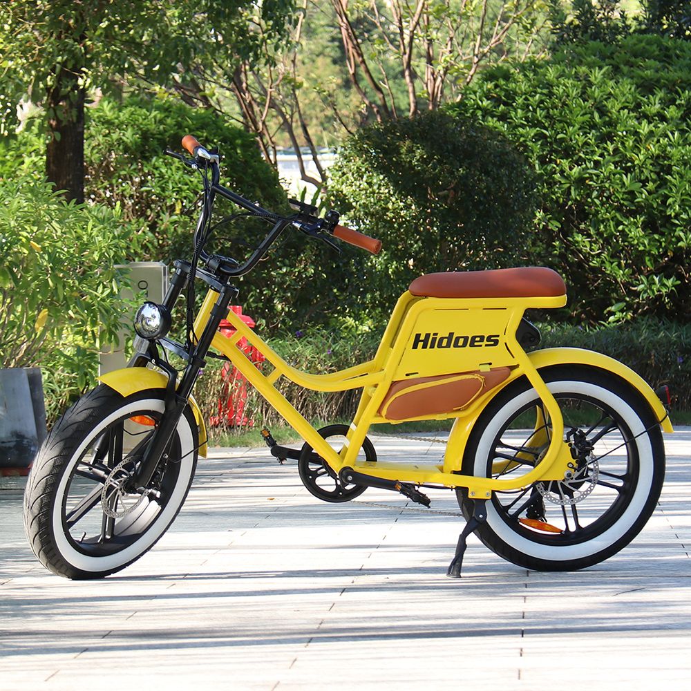 Elektrokolo Hidoes C8, motor 700 W, baterie 48 V 17 Ah, tlusté pneumatiky 20 x 4,0 palce, maximální rychlost 40 km/h, dojezd 55 km, přední a zadní kotoučové brzdy, hydraulické tlumení, řazení Shimano 7 rychlostí