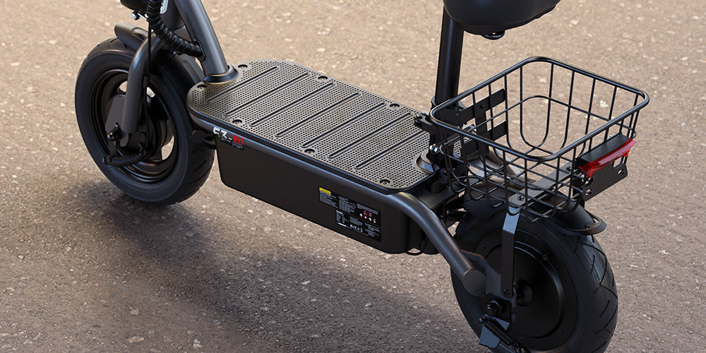 Elektrická koloběžka iScooter F3 se sedadlem a zadním košíkem, motor 1000 W, baterie 48 V 13 Ah, 10palcová pneumatika, maximální rychlost 45 km/h, dojezd 60 km, přední a zadní bubnová brzda, maximální zatížení 120 kg