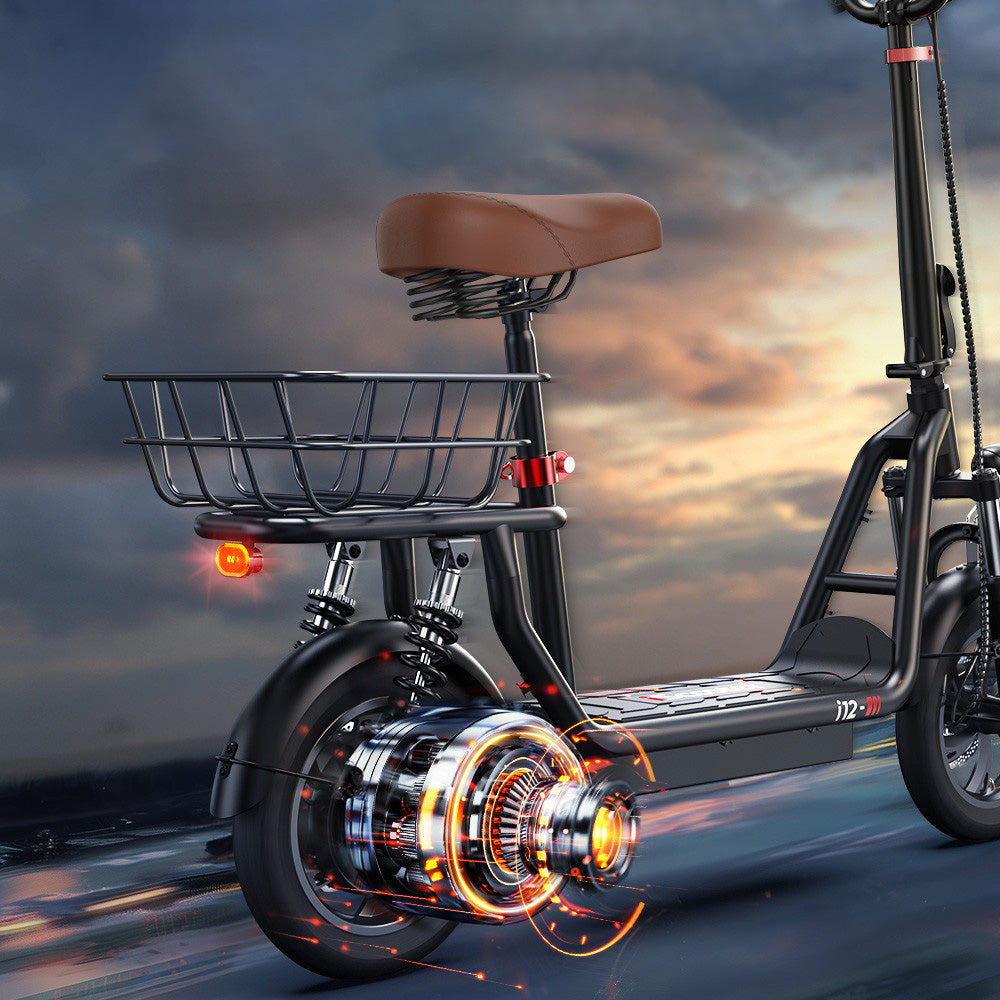 Elektrická koloběžka iScooter i12 se sedadlem a zadním košíkem, motor 500 W, baterie 36 V 7,5 Ah, 12palcová pneumatika, maximální rychlost 25 km/h, maximální dojezd 35 km, dvojité kotoučové brzdy, dvojité tlumení nárazů