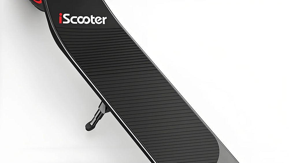 Elektrická koloběžka iScooter i9M, motor 500 W, baterie 42 V 7,5 Ah, 10palcové pneumatiky, maximální rychlost 35 km/h, dojezd 30 km, přední elektronická brzda a zadní kotoučová brzda, ovládání aplikací, LCD displej