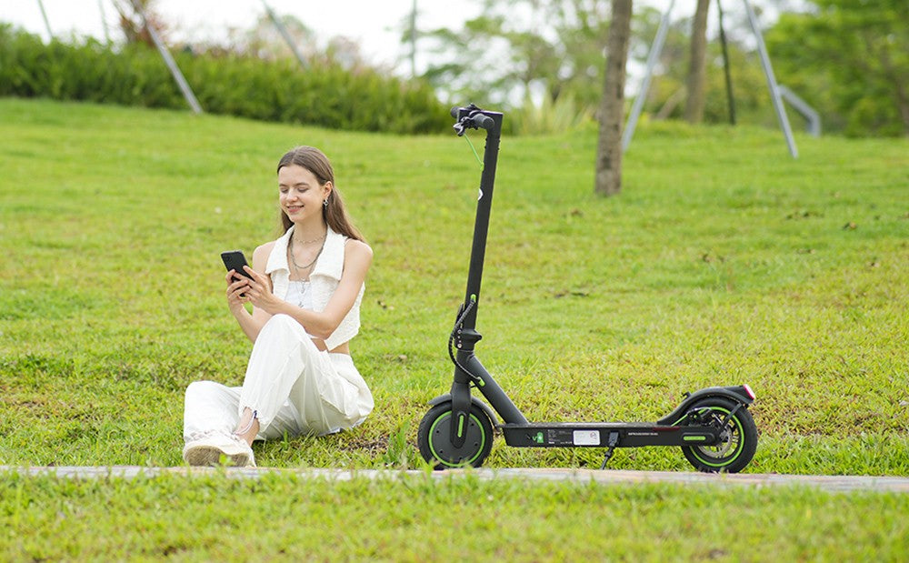 Elektrická koloběžka isinwheel S9 Pro, motor 350 W, baterie 36 V 7,5 Ah, pneumatika 8,5 palce, maximální rychlost 25 km/h, dojezd 28 km, ovládání aplikací