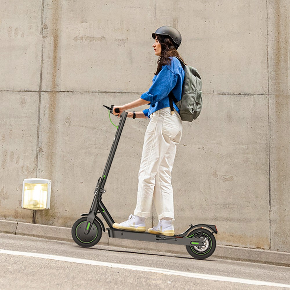 Elektrická koloběžka isinwheel S9 Pro, motor 350 W, baterie 36 V 7,5 Ah, pneumatika 8,5 palce, maximální rychlost 25 km/h, dojezd 28 km, ovládání aplikací