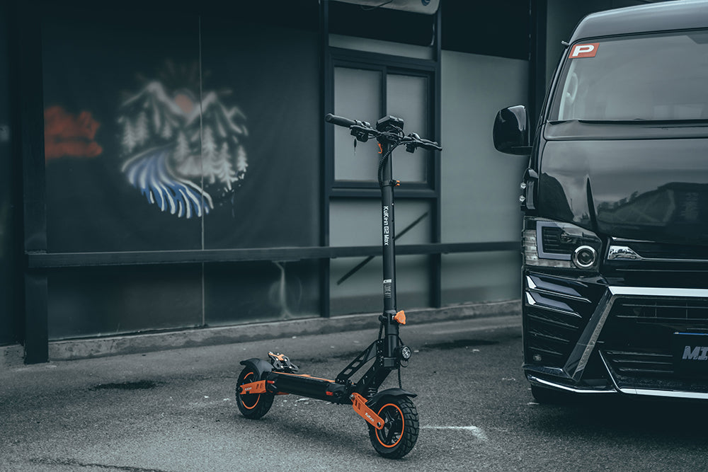 Elektrická koloběžka KuKirin G2 Max, 10palcové terénní pneumatiky, motor 1000 W, maximální rychlost 55 km/h, baterie 48 V 20 Ah, dojezd 80 km, maximální zatížení 120 kg, odnímatelné sedadlo, nastavitelná výška