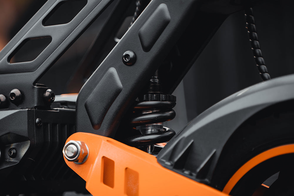 Elektrická koloběžka KuKirin G2 Max, 10palcové terénní pneumatiky, motor 1000 W, maximální rychlost 55 km/h, baterie 48 V 20 Ah, dojezd 80 km, maximální zatížení 120 kg, odnímatelné sedadlo, nastavitelná výška