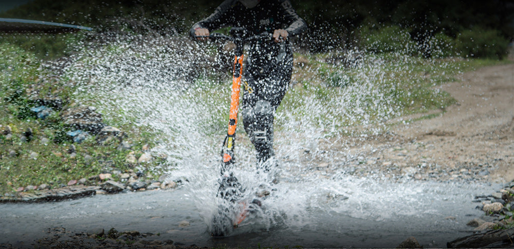 KuKirin G3 Pro 2024 verze 1200W*2 motor terénní elektrická koloběžka 10palcové pneumatiky 52V 23,2Ah vyměnitelná baterie dojezd 80 km maximální rychlost 65 km/h dvojitý hydraulický tlumič nárazů vodotěsnost IP54 dvojitá hydraulická brzda