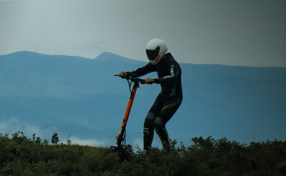 KuKirin G3 Pro 2024 verze 1200W*2 motor terénní elektrická koloběžka 10palcové pneumatiky 52V 23,2Ah vyměnitelná baterie dojezd 80 km maximální rychlost 65 km/h dvojitý hydraulický tlumič nárazů vodotěsnost IP54 dvojitá hydraulická brzda