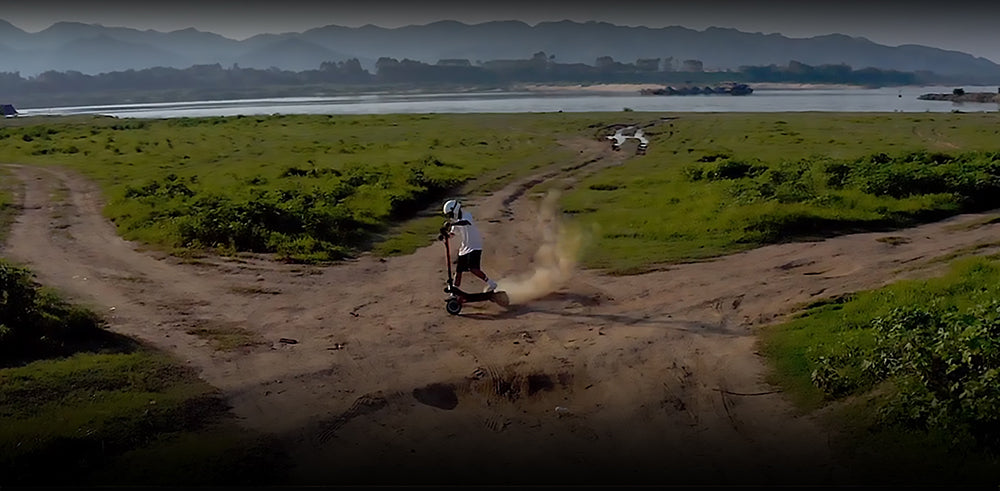 KuKirin G3 Pro 2024 verze 1200W*2 motor terénní elektrická koloběžka 10palcové pneumatiky 52V 23,2Ah vyměnitelná baterie dojezd 80 km maximální rychlost 65 km/h dvojitý hydraulický tlumič nárazů vodotěsnost IP54 dvojitá hydraulická brzda