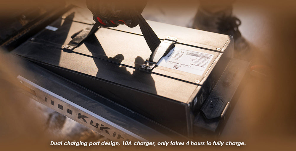 Terénní elektrická koloběžka KuKirin G4 Max, 2*1600W bezkartáčový motor v náboji, 12palcové terénní pneumatiky, baterie 60V 35,2Ah, maximální dojezd 95 km, maximální rychlost 86 km/h, olejová brzda vpředu a vzadu, vodotěsnost IP54