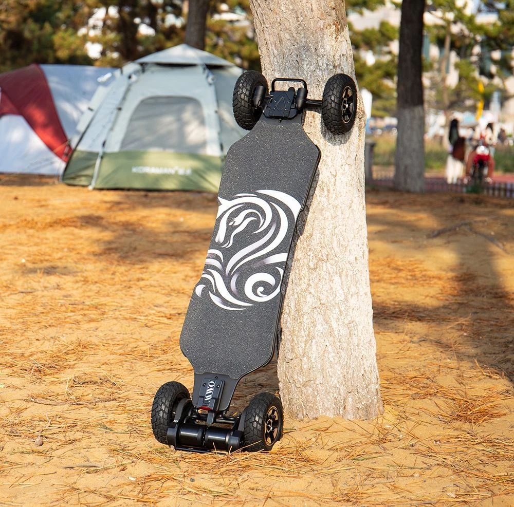 Elektrický skateboard OMW Cavalry, maximální výkon 3500 W, baterie 43,2 V 20 Ah, maximální rychlost 60 km/h, dojezd 55 km