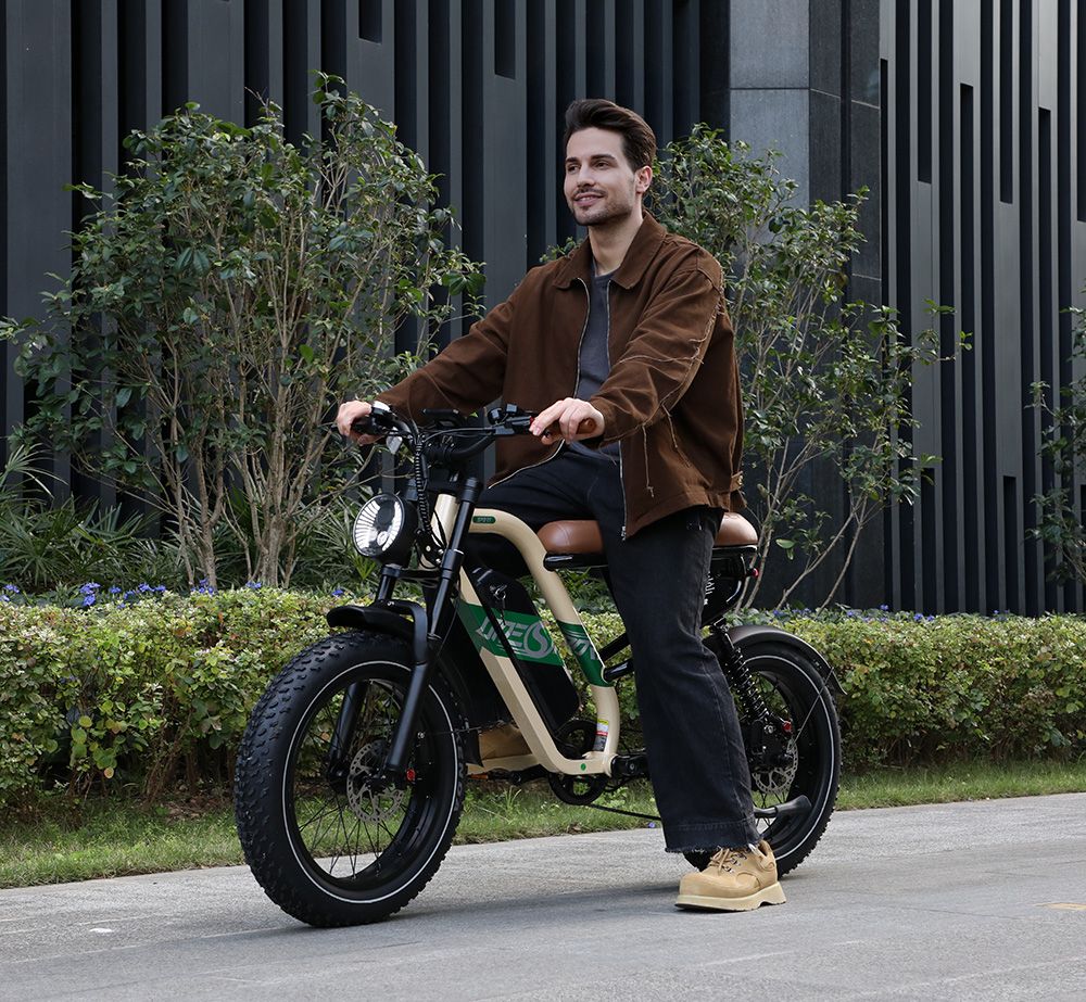 Elektrokolo ONESPORT W66, motor 500 W, baterie 48 V 13,5 Ah, pneumatiky 20 x 4,0 palce, maximální rychlost 25 km/h, dojezd 100 km, přední a zadní hydraulické kotoučové brzdy, tlumící přední vidlice, 7stupňová převodovka