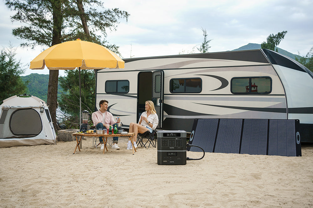 Balkonová elektrárna OUKITEL BP2000, solární generátor s LiFePO4 bateriemi 2048 Wh/640 000 mAh, výstupní výkon 2200 W AC, UPS 2000 W, nabíjení 1800 W AC, možnost rozšíření až na 7 baterií, 15 výstupů, kompatibilní s 99 % balkonových elektráren.