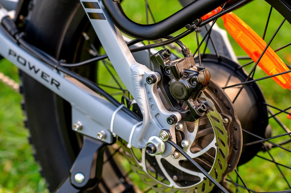 Skládací elektrokolo PVY Z20 Plus 1000W, tlusté pneumatiky 20*4,0, 48V, baterie 16,5Ah, dojezd 80–120 km, 7stupňová převodovka Shimano, uzamykatelná odpružená vidlice a zadní tlumič, hydraulická brzda, barevný LCD displej, nosnost 150 kg – zelená