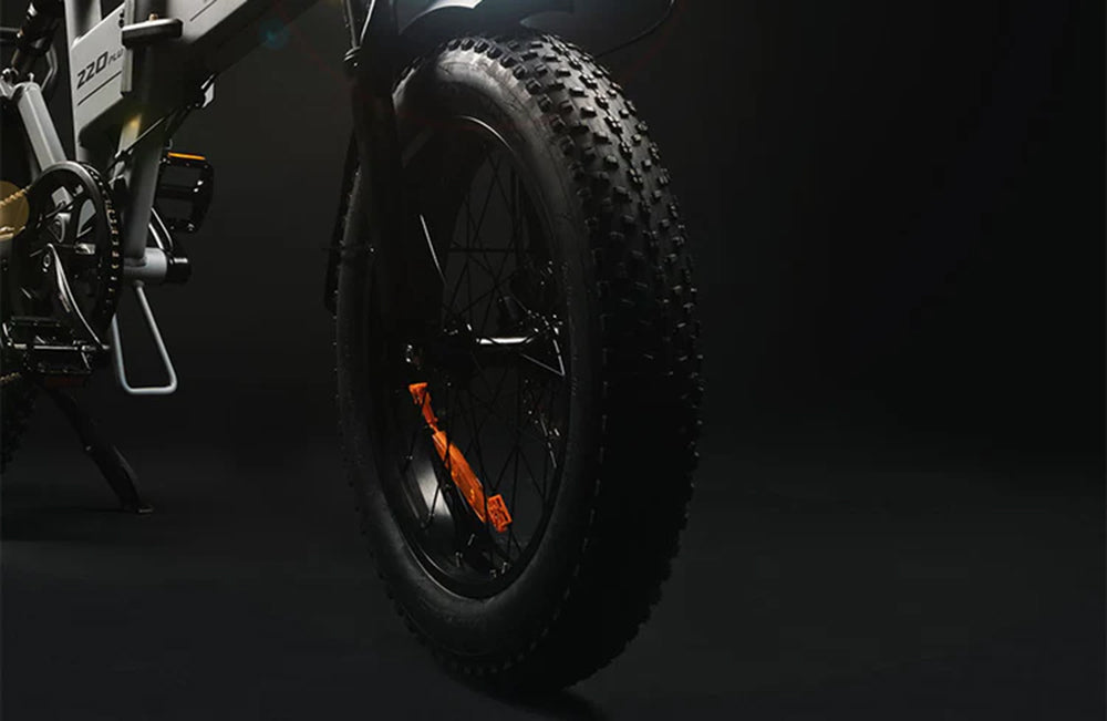 Skládací elektrokolo PVY Z20 Plus 1000W, tlusté pneumatiky 20*4,0, 48V, baterie 16,5Ah, dojezd 80–120 km, 7stupňová převodovka Shimano, uzamykatelná odpružená vidlice a zadní tlumič, hydraulická brzda, barevný LCD displej, nosnost 150 kg – zelená