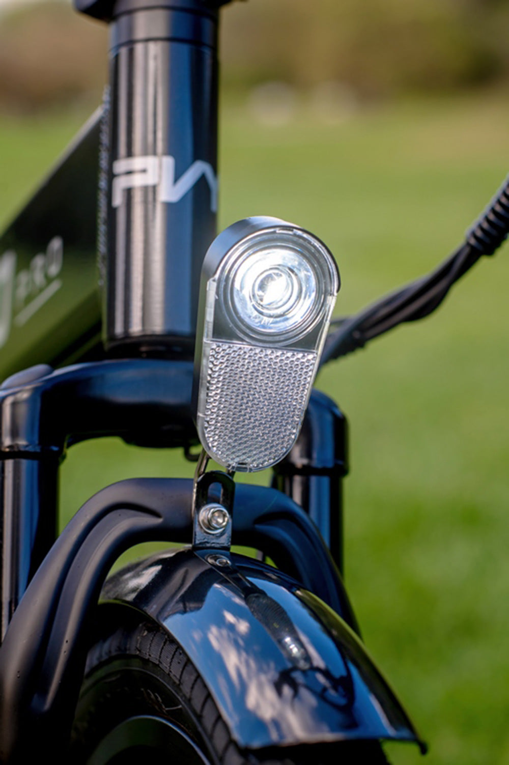 Elektrokolo PVY Z20 Pro, 20palcové pneumatiky, 250W motor v náboji, maximální rychlost 25 km/h, 36 V, 10,4 Ah, vyměnitelná baterie, dojezd 80–100 km, LCD displej – šedý