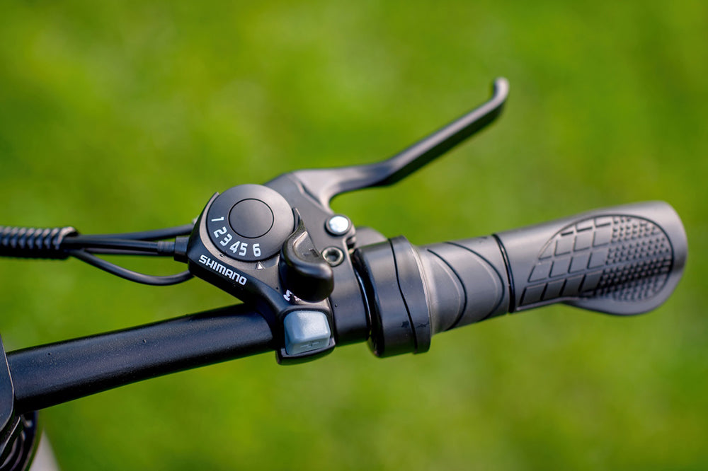 Elektrokolo PVY Z20 Pro, 20palcové pneumatiky, 250W motor v náboji, maximální rychlost 25 km/h, 36 V, 10,4 Ah, vyměnitelná baterie, dojezd 80–100 km, LCD displej – šedý