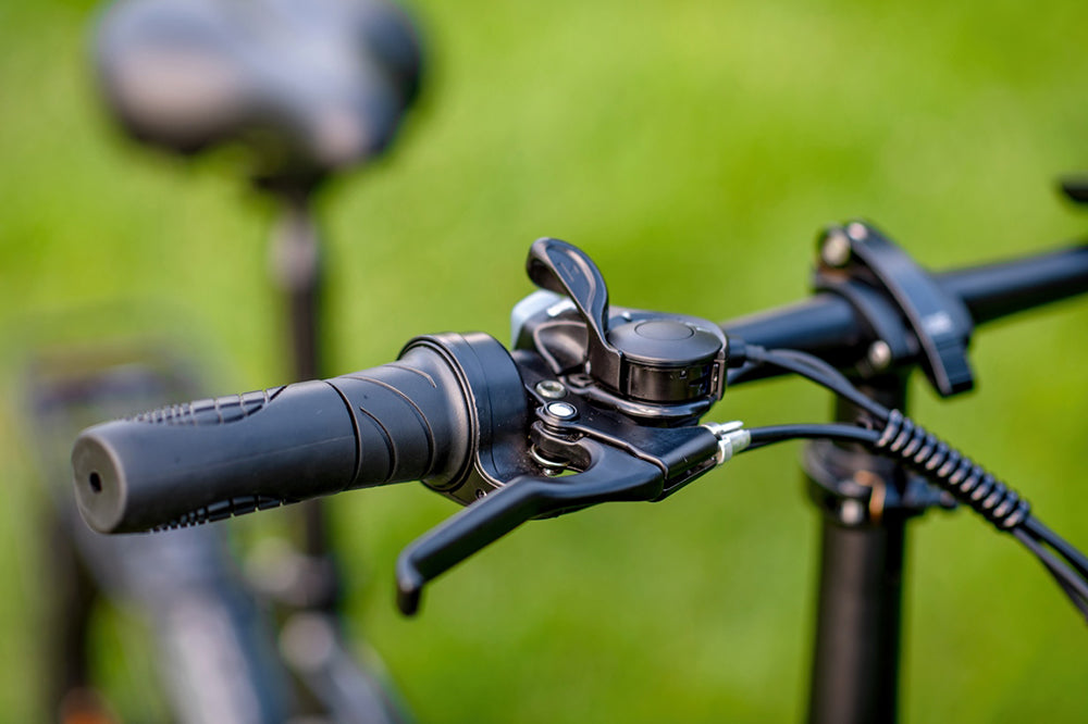 Elektrokolo PVY Z20 Pro, 20palcové pneumatiky, 250W motor v náboji, maximální rychlost 25 km/h, 36 V, 10,4 Ah, vyměnitelná baterie, dojezd 80–100 km, LCD displej – šedý