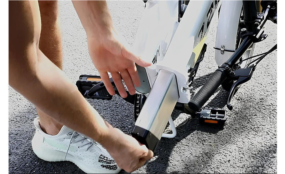 Elektrokolo PVY Z20 Pro, 20palcové pneumatiky, 250W motor v náboji, maximální rychlost 25 km/h, 36 V, 10,4 Ah, vyměnitelná baterie, dojezd 80–100 km, LCD displej – šedý