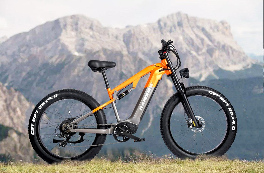 Elektrokolo RANDRIDE YX80, bezkartáčový motor 1500 W, baterie 48 V 20 Ah, tlusté pneumatiky CST 26 x 4,0", maximální rychlost 50 km/h, maximální dojezd 124 km, zadní tlumič, hydraulické brzdy Shimano, řazení Shimano 7 rychlostí, LCD displej