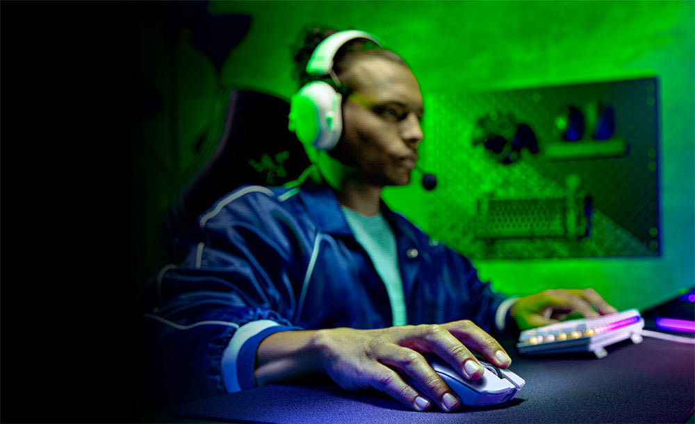 Bezdrátová herní myš Razer Viper V2 Pro, ultralehká 58g, optický senzor 30K DPI, výdrž baterie 90 hodin - bílá