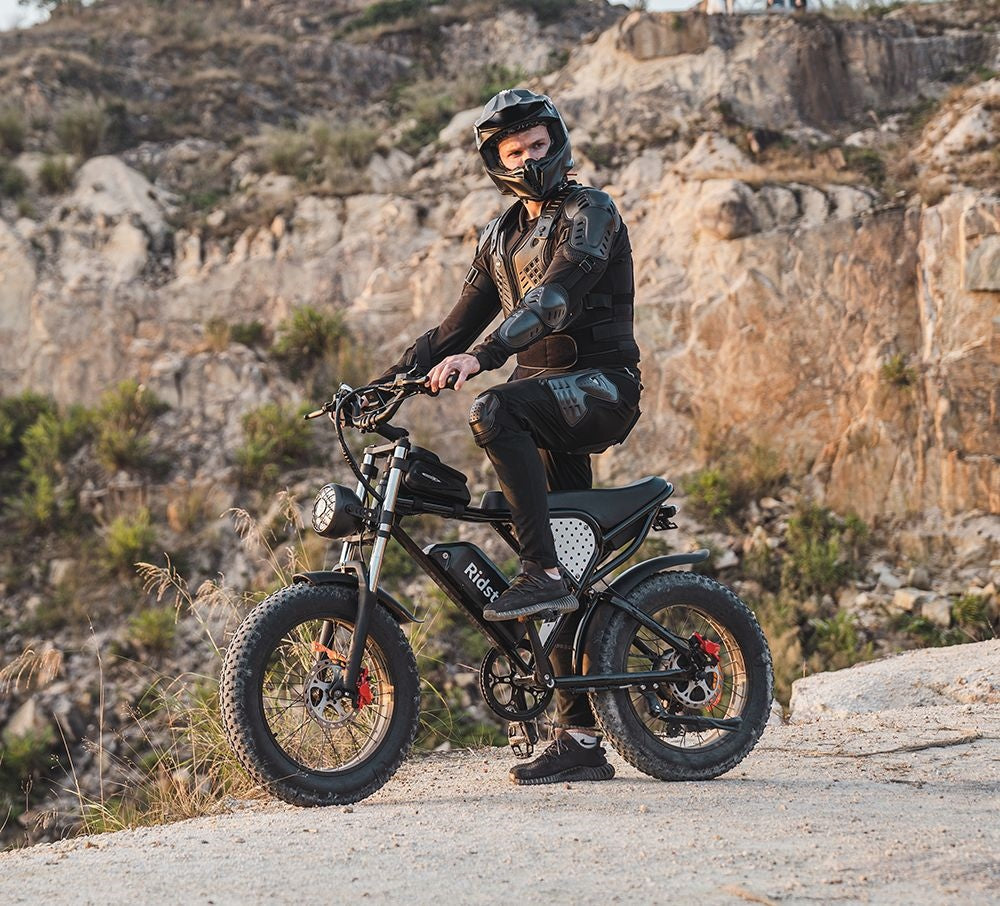 Elektrokolo Ridstar Q20, bezkartáčový motor 1000 W, tlusté pneumatiky 20*4 palce, 48 V, 20 Ah, vyměnitelná baterie, maximální rychlost 48 km/h, dojezd 120 km, hydraulická kotoučová brzda