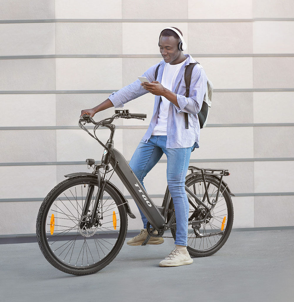 Elektrokolo TTGO HZ-28ST, motor 250 W, baterie 36 V 20 Ah, pneumatiky 700 °C * 45 °C, maximální rychlost 25 km/h, maximální dojezd 100 km, kotoučová brzda, řazení Shimano 7 rychlostí, LCD displej - bílá
