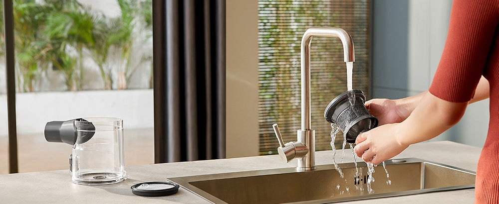 Bezdrátový vysavač Ultenic U12 Vesla, sací tlak 30 kPa, motor 450 W, nádoba na prach 1 l, doba provozu až 45 minut, vyjímatelná baterie, LED světlomety