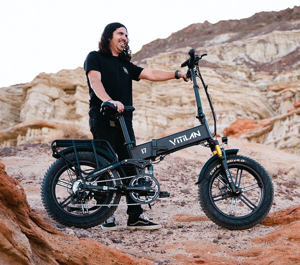 Skládací elektrické kolo Vitilan I7 Pro 2.0, 20*4,0palcové tlusté pneumatiky, 750W motor Bafang 48V 20Ah, vyměnitelná baterie, maximální rychlost 45 km/h, dojezd 80-100 km, Shimano 8 rychlostí, vzduchové odpružení, přední vidlice, hydraulická kotoučová brzda, LCD displej - bílá