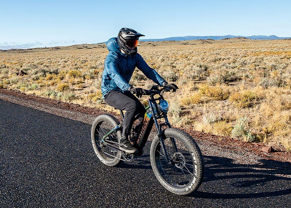 Horské elektrické kolo Vitilan T7, 26*4,0palcové pneumatiky CST Fat, motor Bafang 750 W, 48 V, 20 Ah, baterie, maximální rychlost 45 km/h, dojezd 128 km, podsvícený LCD displej, přední a zadní hydraulické kotoučové brzdy SHIMANO, 8 rychlostí - černé