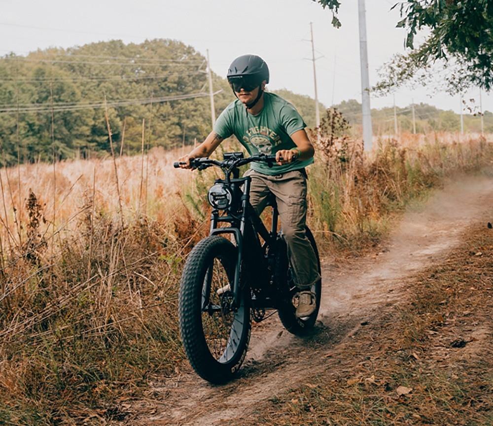 Horské elektrické kolo Vitilan T7, 26*4,0palcové pneumatiky CST Fat, motor Bafang 750 W, 48 V, 20 Ah, baterie, maximální rychlost 45 km/h, dojezd 128 km, podsvícený LCD displej, přední a zadní hydraulické kotoučové brzdy SHIMANO, 8 rychlostí - černé