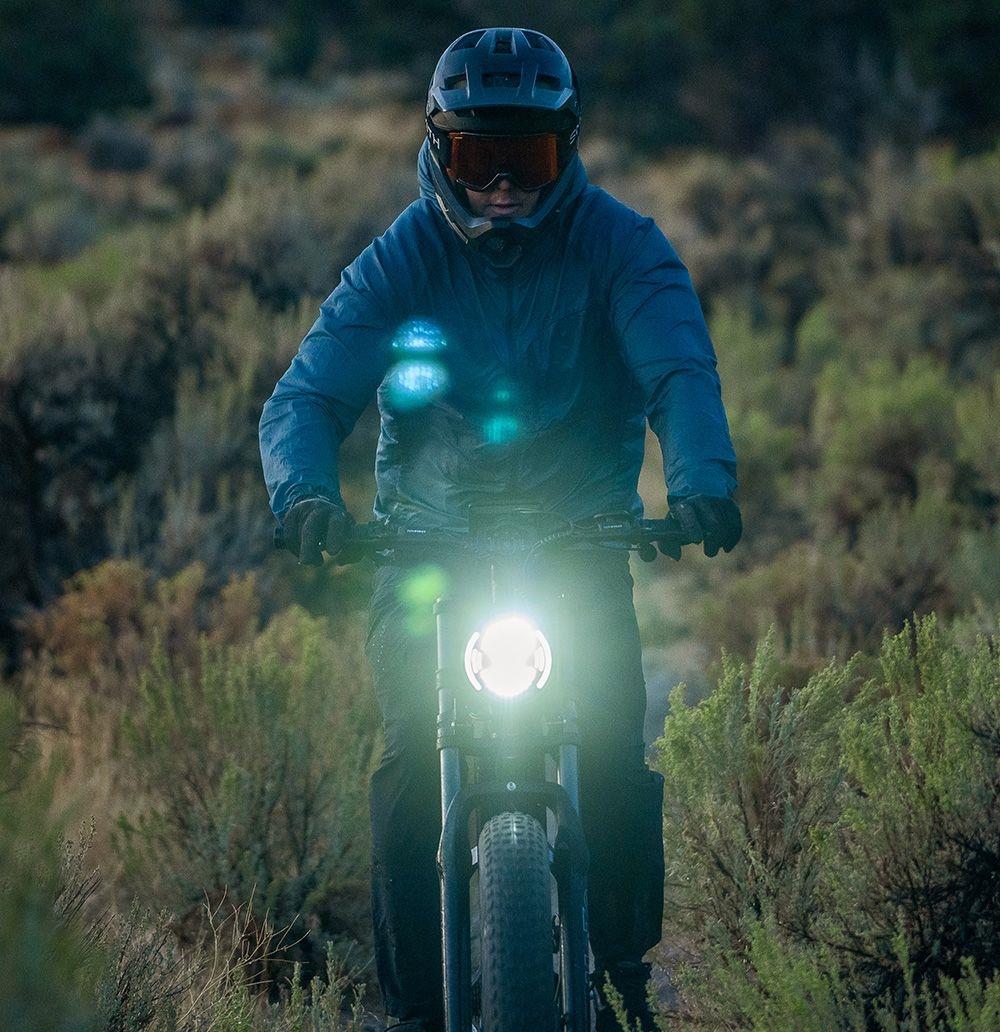 Horské elektrické kolo Vitilan T7, 26*4,0palcové pneumatiky CST Fat, motor Bafang 750 W, 48 V, 20 Ah, baterie, maximální rychlost 45 km/h, dojezd 128 km, podsvícený LCD displej, přední a zadní hydraulické kotoučové brzdy SHIMANO, 8 rychlostí - černé